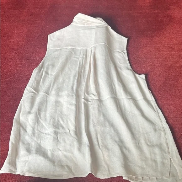 EQUIPMENT  MELISANDE PLEATED SLEEVELESS BUTTON-DOWN TOP BOUT DE LUNE - Picture 9 of 9